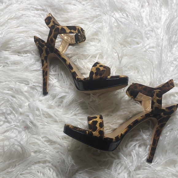 ⭐️🔹 Stuart Weizmann Leopard Platform Strappy Heels - Picture 3 of 6